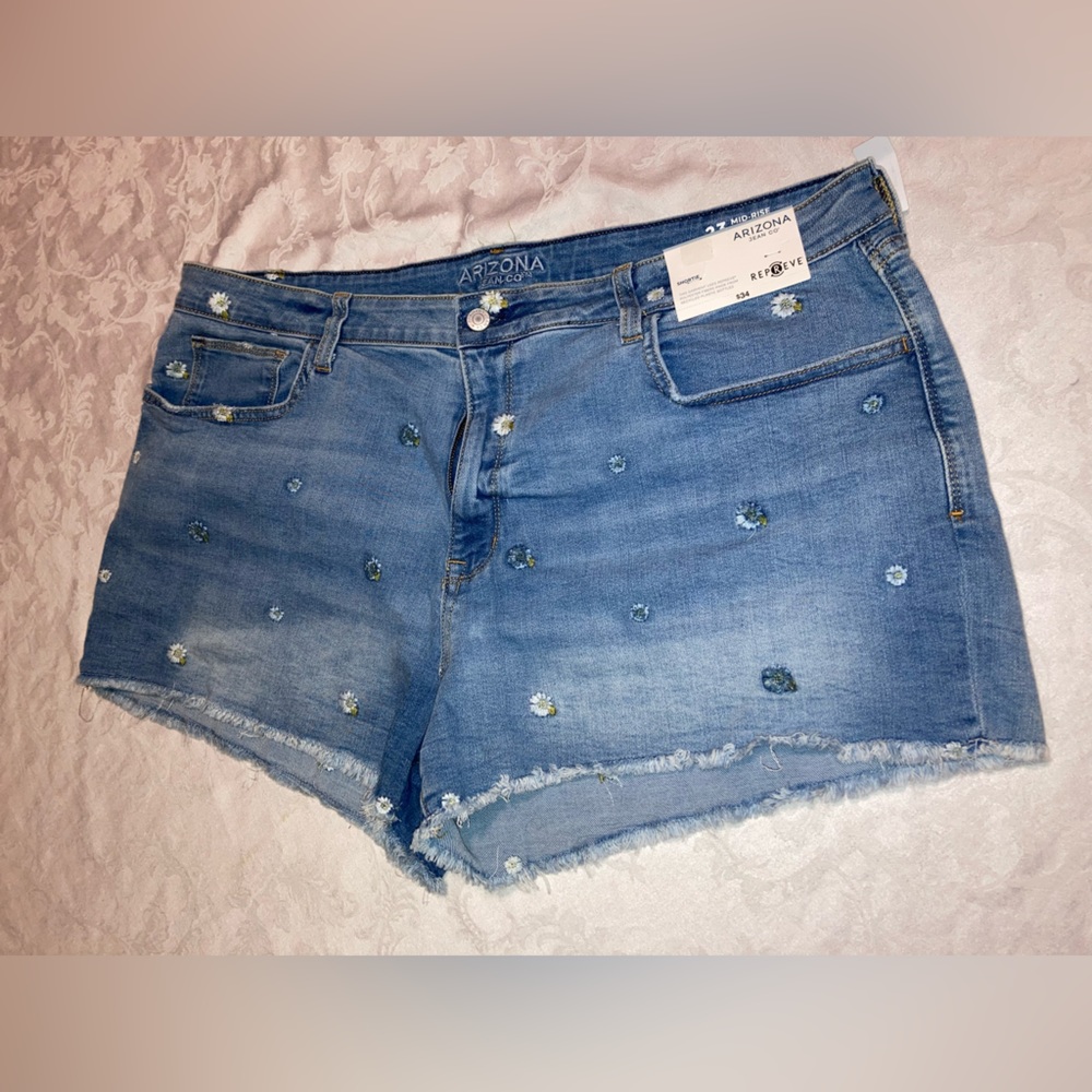 Women’s Arizona Jean Co. Shorts. Size 23 Mid-rise New with tags